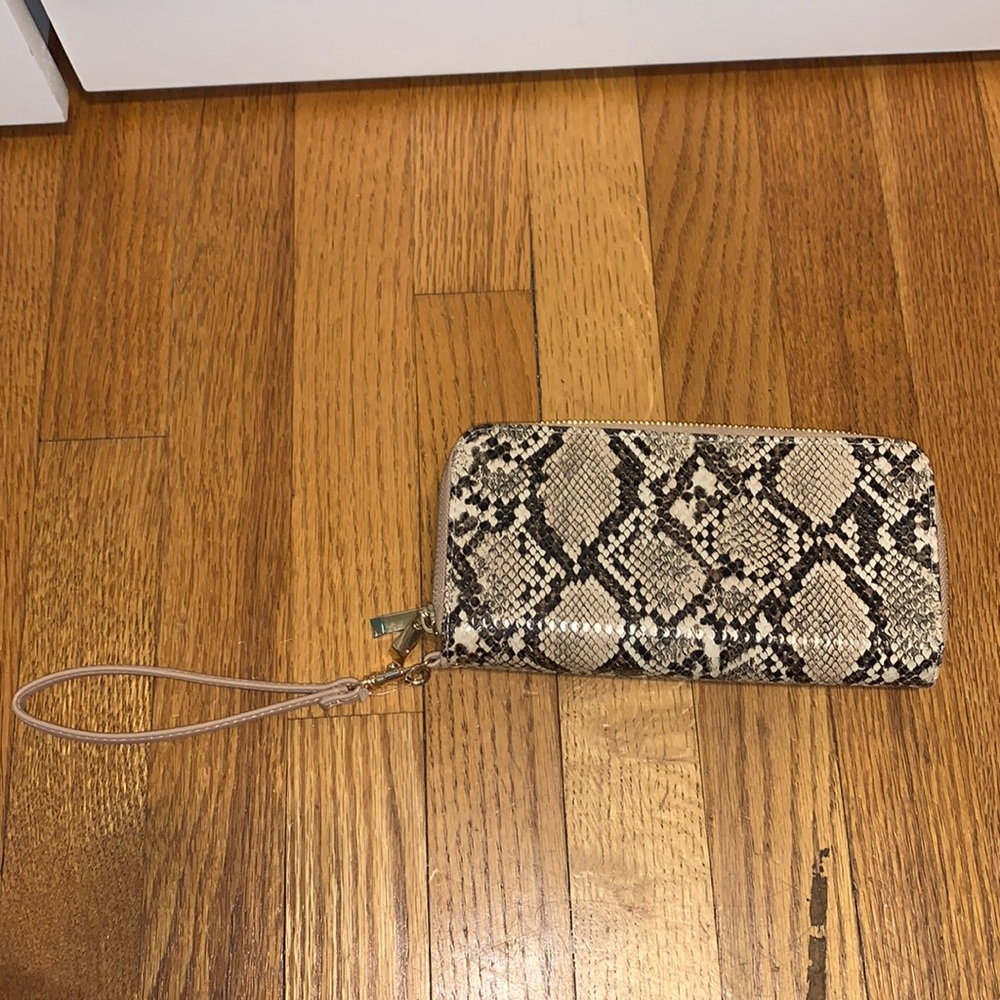 Faux snake skin wristlet with lots of storage